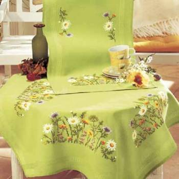 Tablecloth Cotton 80 x 80cm with Stamped Pattern Cross Stitch No 2260-601